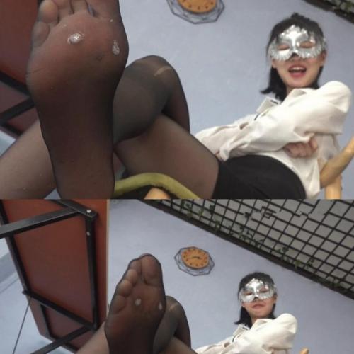 【南国原创】花花POV办公室发现老板偷看自己丝袜脚，羞辱老板，闻脚舔脚   [复制链接]